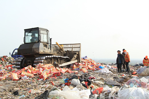 常见的过期变质食品怎么销毁.png